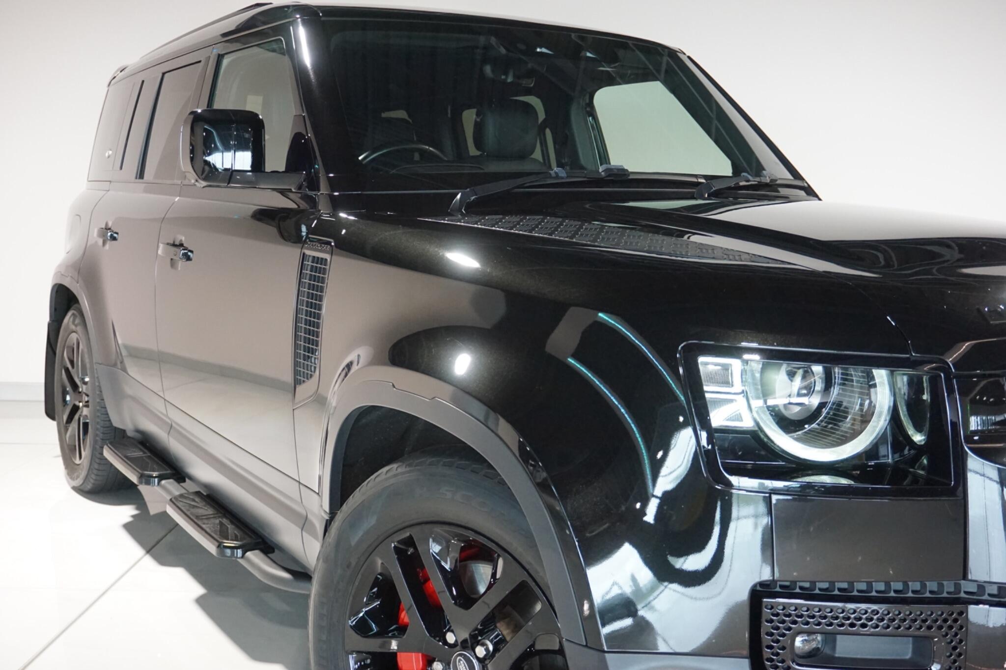 Land Rover Defender 110 3.0 D300 MHEV HSE SUV 5dr Diesel Auto 4WD Euro 6 (s/s) (300 ps)